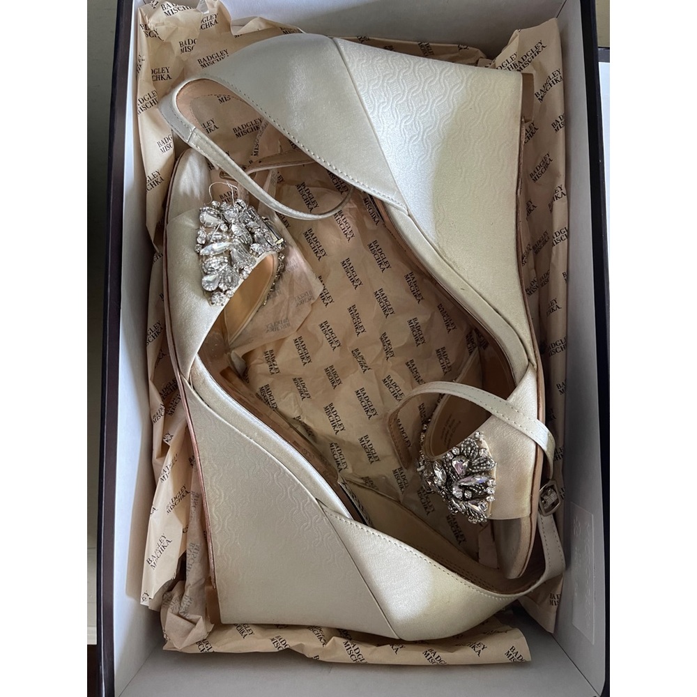 Badgley Mischka Tyra Wedge Gem Studded Heel, size 8.5